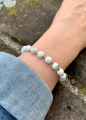 Bransoletka biały howlit na lato z kulek