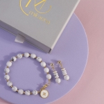 Bransoletka z białych kamieni naturalnych na lato