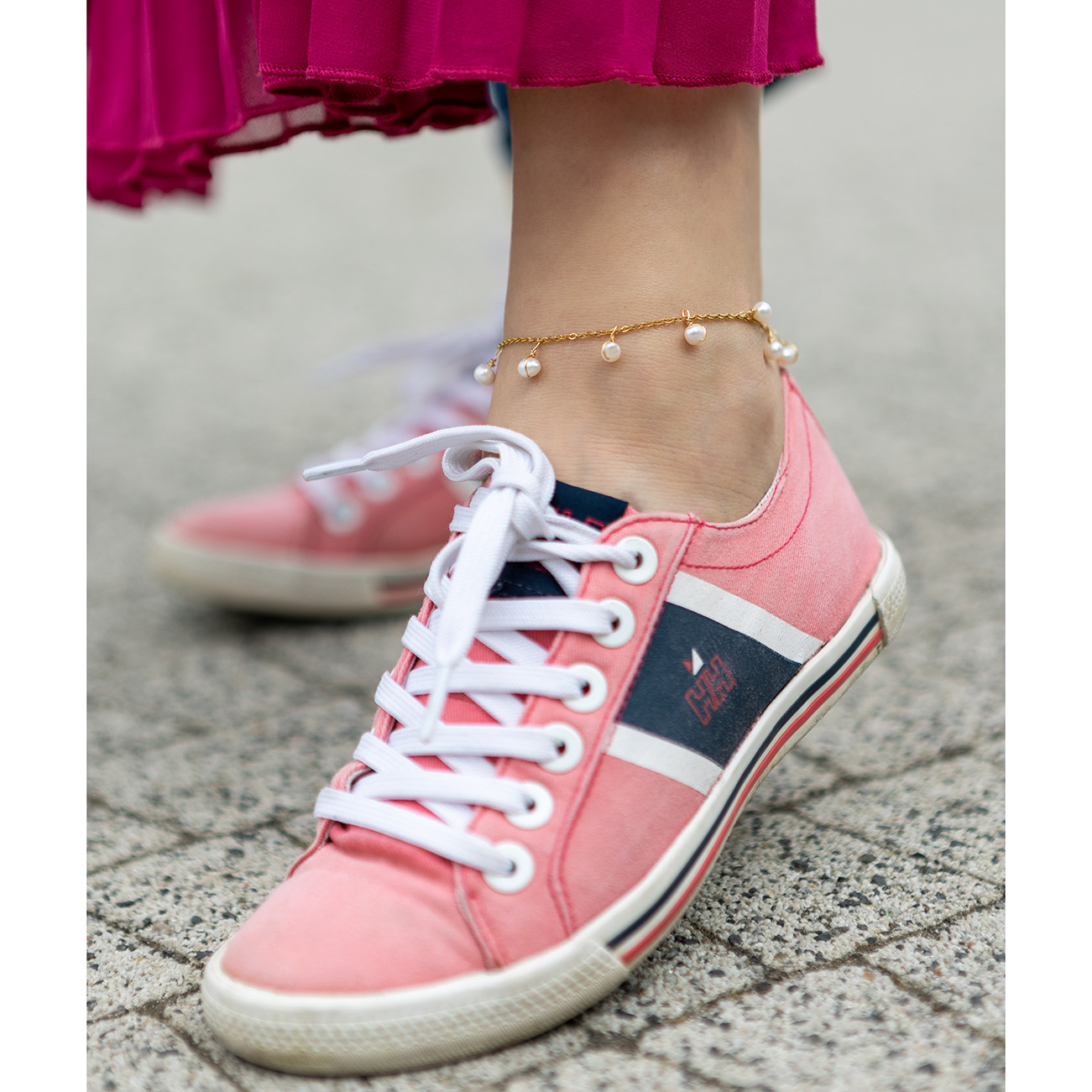 Łańcuszek z perełkami na nogę